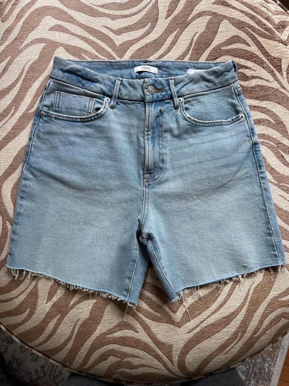 Forever 21 Light Wash Denim Cutoff Shorts NWOT